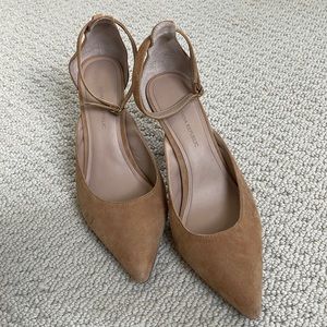 Banana Republic Pointed Toe Heels in Suede-Camel size 8